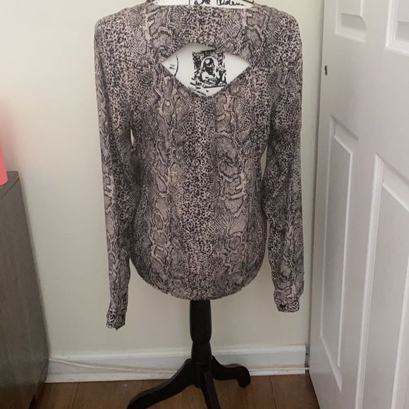 Guess Leopard V neck Blouse - Picture 4 of 5